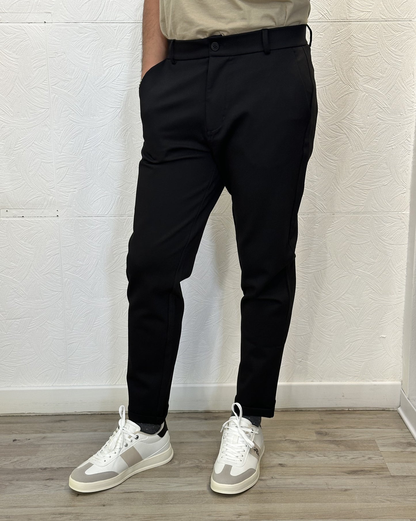 PANTALONE CAPRI " UGF 3757" NERO