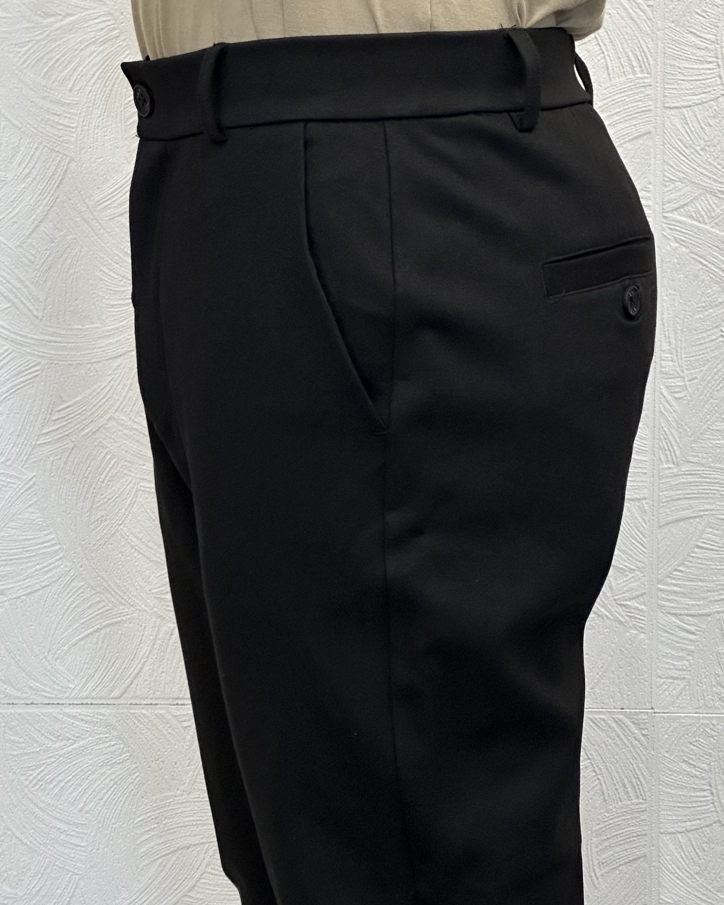 PANTALONE CAPRI " UGF 3757" NERO