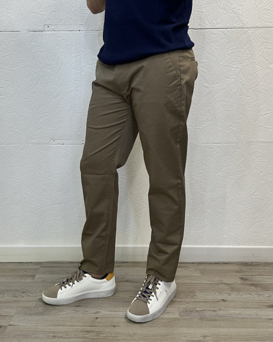 PANTALONE CHINO UGP 4565 FANGO